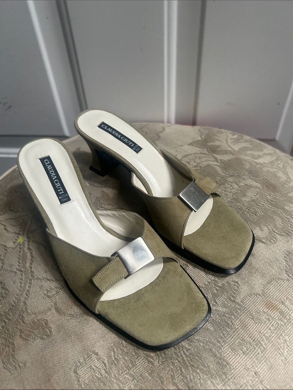 Claudia Cuati Olive Suede Mid-Heel Mules with Silver Accent Sz 6 made in Italy